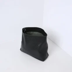 HUTTON | BLACK
