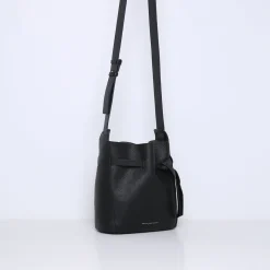 JACKIE | BLACK