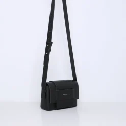 MEGAN | BLACK